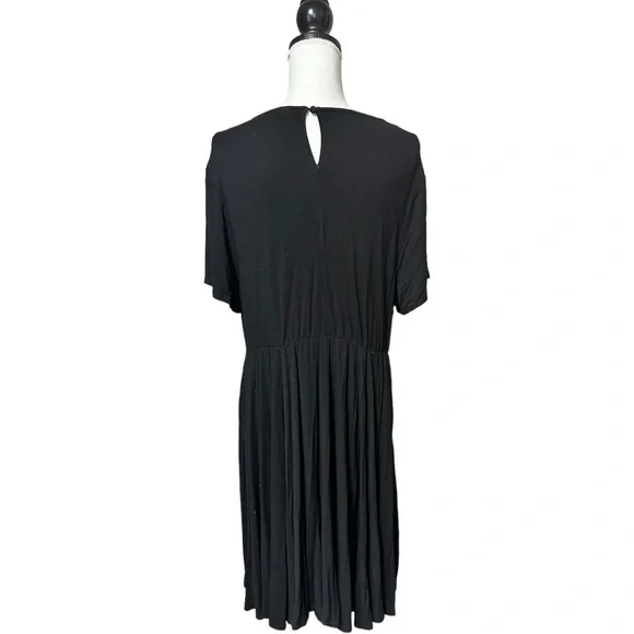 Wednesday,Addams pockets torrid collared dress. - Picture 3 of 4